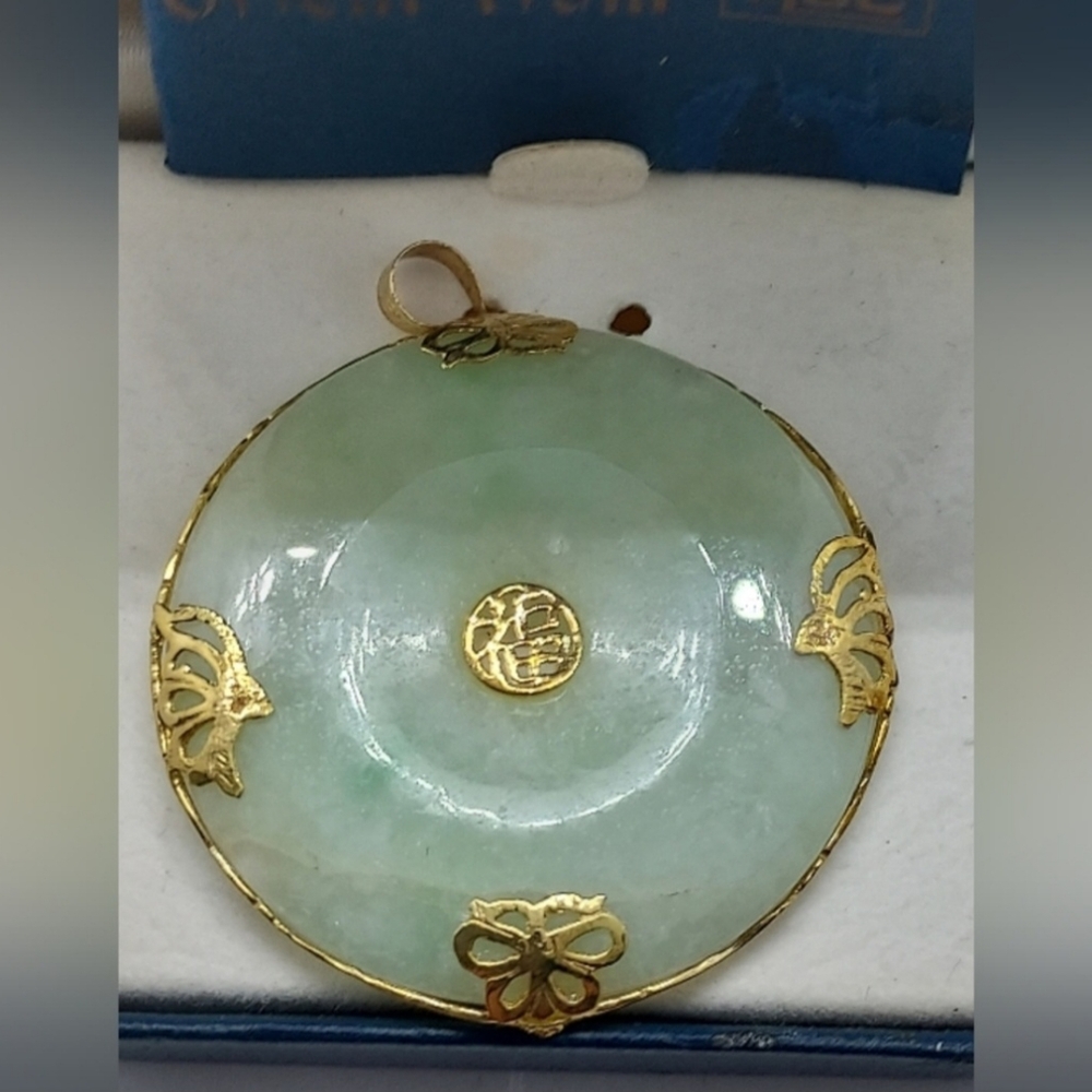 Elegant Jade Pendant with 14kGold Accents - Picture 4 of 14